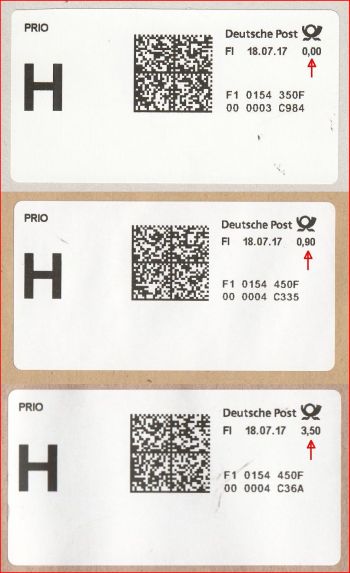 Vergleich Digitalmarke mit integrierter Priokennung. Oben - hier dient das Label nur zur Kennzeichnung - Mitte - hier dient das Label zur Kennzeichnung und hat gleichzeitig einen Wert von 90 Cent - Unten - hier wurde alles zusammen über die Digitalmarke entrichtet (Maxibrief + Prio = 3,50 Euro)
