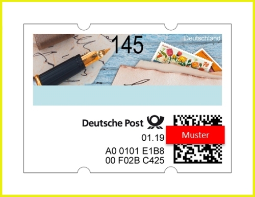 Musterabbildung der neuen ATM aus der Pressemitteilung der Deutschen Post AG – hier mit fiktiven Kaufdatum 01.09 (Januar 2019) und fiktiver Standortnummer (A0 0101 E1B8) sowie beliebiger Zählnummer (00 F02B C425) 