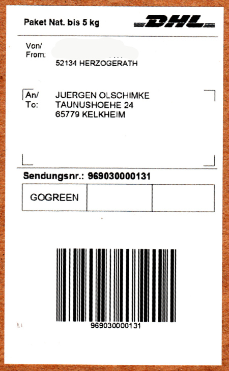 Paketmarke aus einer Poststation für ein Paket bis fünf Kilo mit dem Nummernkreis 03 und der fortlaufenden Nummer 13 ohne Leitcode und ohne den neuen Sicherheitscode Paketmarke aus einer Poststation für ein Paket bis fünf Kilo mit dem Nummernkreis 03 und der fortlaufenden Nummer 13 ohne Leitcode und ohne den neuen Sicherheitscode