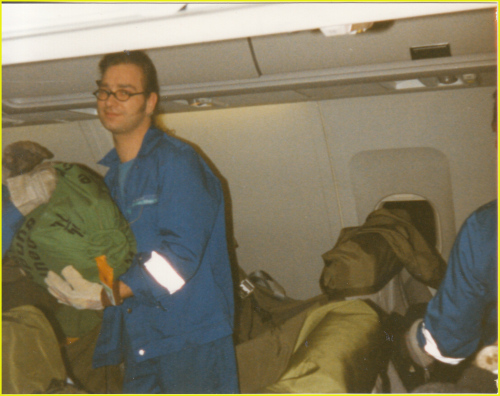 Viel Handarbeit ist erforderlich, um die Pot aus dem bestulten Airbus A300 herauszuholen - Foto Olschimke