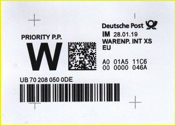 Internetmarke Warenpost International XS bis 500 Gramm mit dem Strichcode mit dem Nummernkreis für Untracked-Kennzeichnung beginnend mit „U“