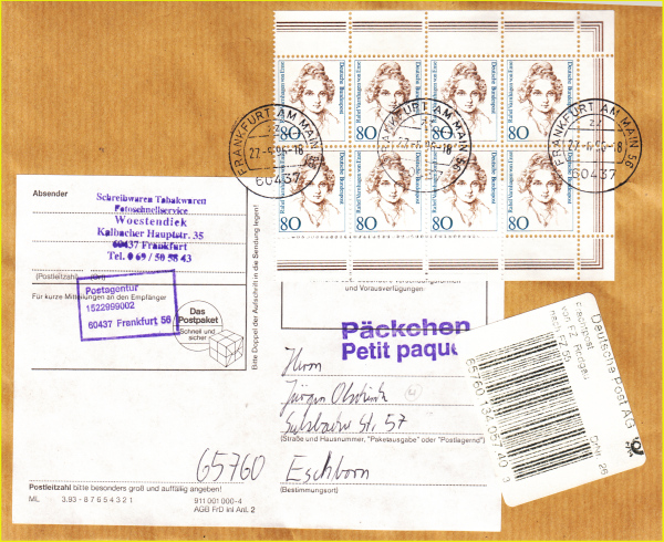 Inlands-Päckchen mit einer Mehrfachfrankatur mit zugehörigen Leitcodelabel