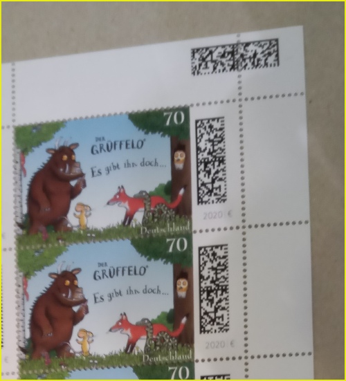 Bogenausschnitt rechts oben vom Motiv Grüffelo 70 Cent mit identischer Matrix für dieses Motiv sowie separater extra Datamatrix rechts oben (eventuell eine Bogennummer)