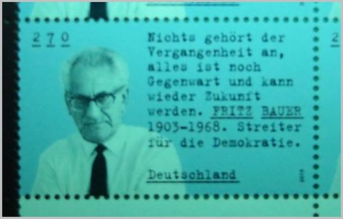 Eine echte Marke unter UV-Licht mit 256 Nanometer