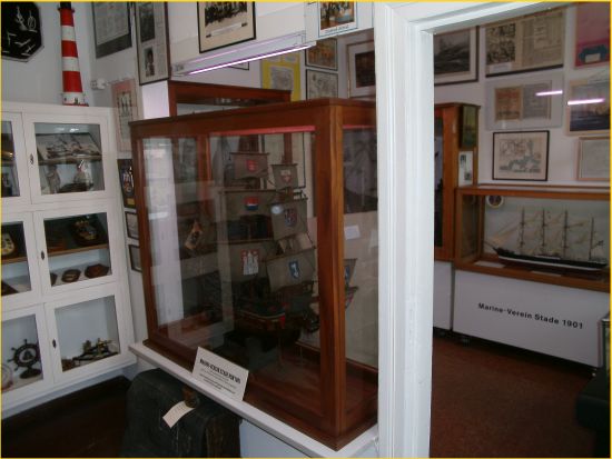 Blick in die Abteilung Schifffahrt, Häfen, Werften, Leuchttürme und Marine