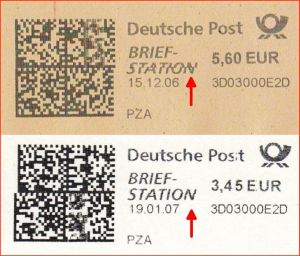 Ausschnitt Frankierung Postzustellungsauftrag durch die Briefstation der 1. Generation in Köln, oben die Portostufe zu 5,60 Euro, unten kurz nach der Portoänderung der neuen Portostufe 3,45 Euro