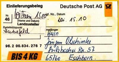 Man konnte nicht nur dem zufällig verbei kommenden Paketzusteller so ein Paket mitgeben, auch dem Landpostzusteller konnte man diese Pakete mitgeben - diese hatten damals noch spezielle weiße Aufkleber, die dem Kunden gleichzeitig auf die Einlieferungsquittung geklebt wurden, zur Bestätigung, daß der Landpostzusteller hier ein Paket oder Einschreiben oder ... angenommen hatte (diese Aufkleber wurden übrigens schon vor einigen Jahren abgeschafft)